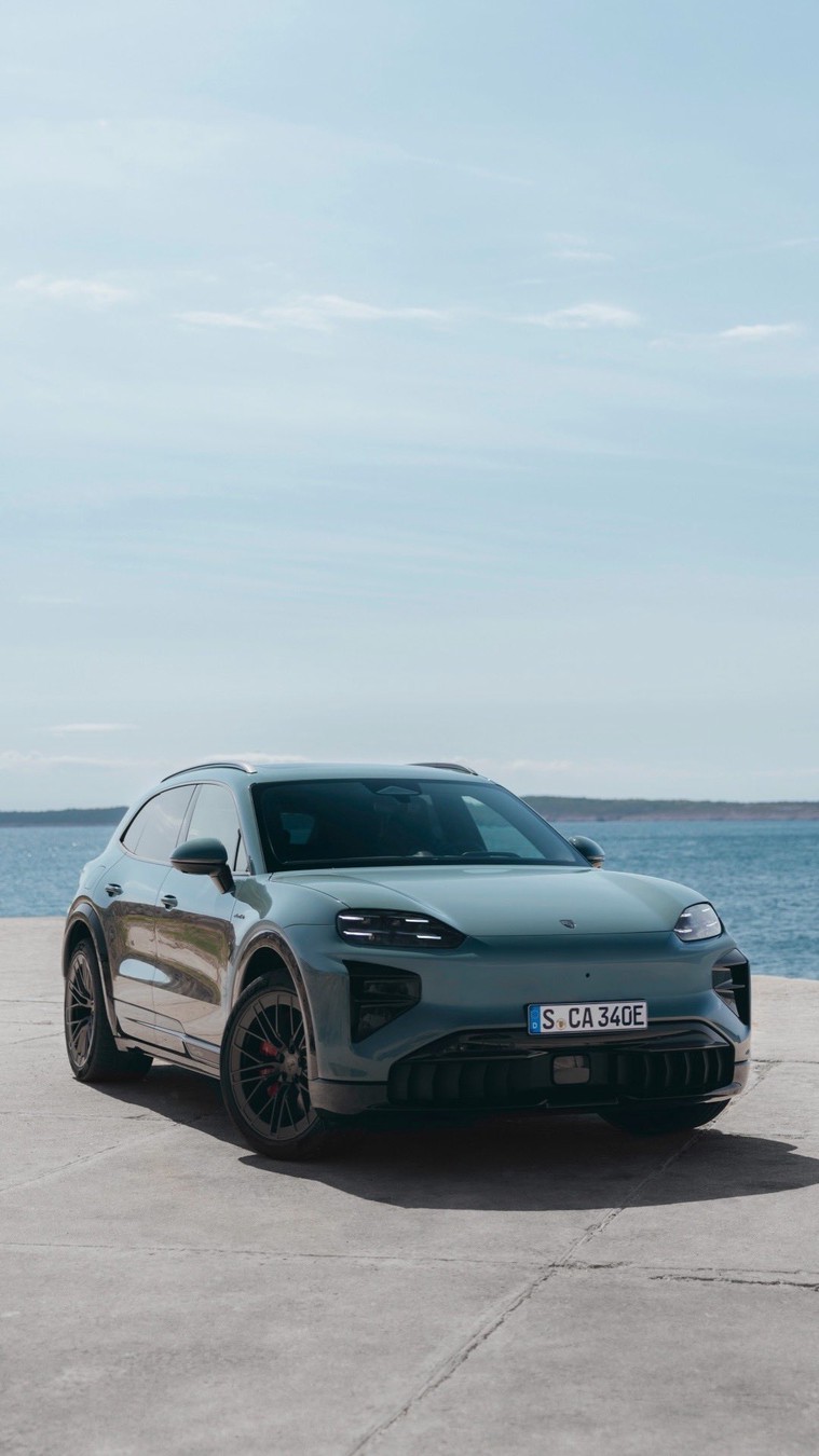 Engine bay looking proper. Stage 2 tune making 520whp. #suprabuild #b58 #boost